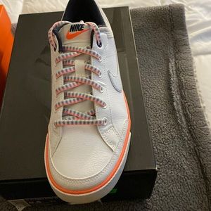 Never worn Nike sneaker white with silver swoop and multicolored laces